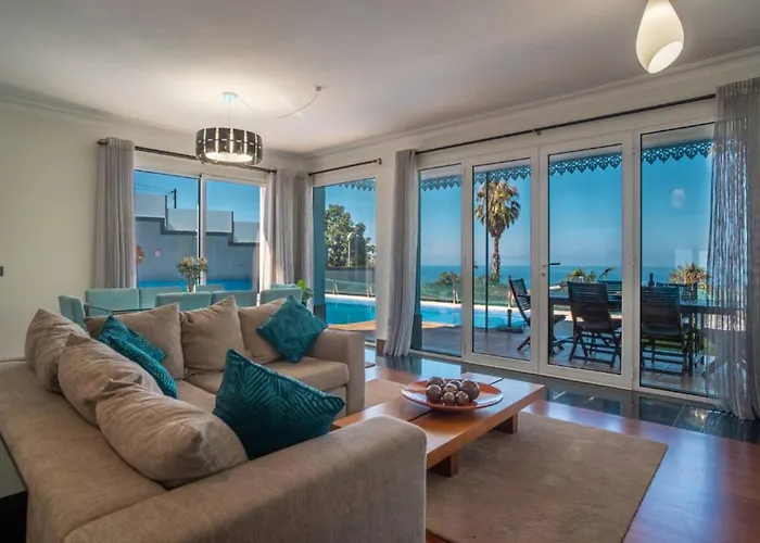 Villa Loureiro Palace With Soccer Field *