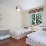 Loureiro Palace With Soccer Field 丰沙尔