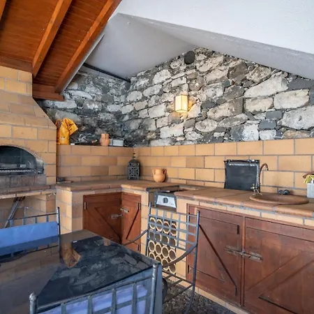 Loureiro Palace With Soccer Field Вилла