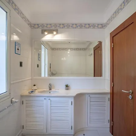 Loureiro Palace With Soccer Field Вилла