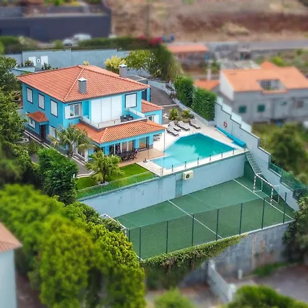 Loureiro Palace With Soccer Field * فونشال