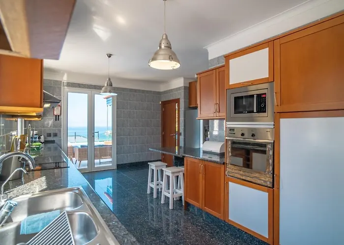 Villa Loureiro Palace With Soccer Field *