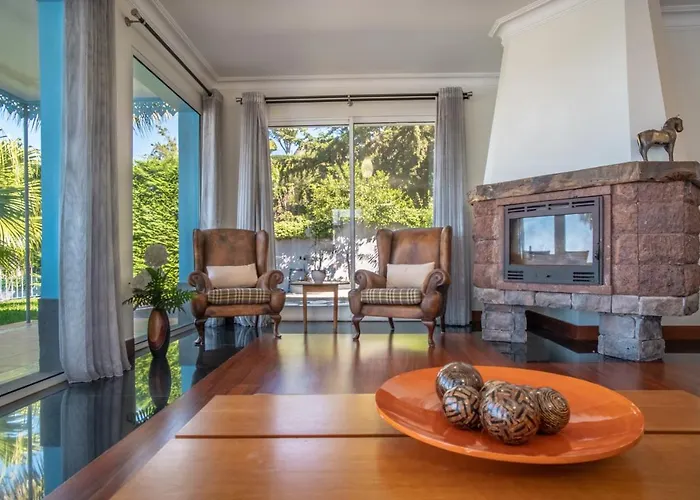 Villa Loureiro Palace With Soccer Field *