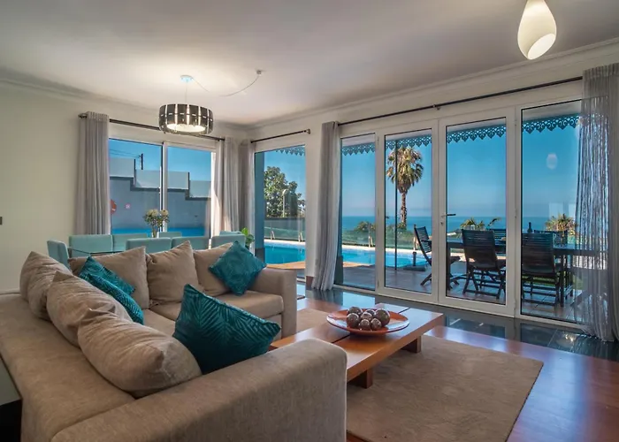 Villa Loureiro Palace With Soccer Field *