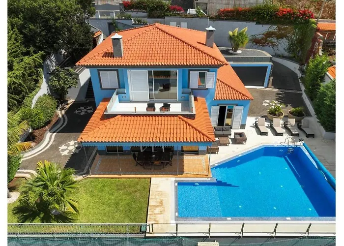 Loureiro Palace With Soccer Field Willa Funchal (Madeira)