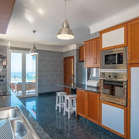 Villa Loureiro Palace With Soccer Field *